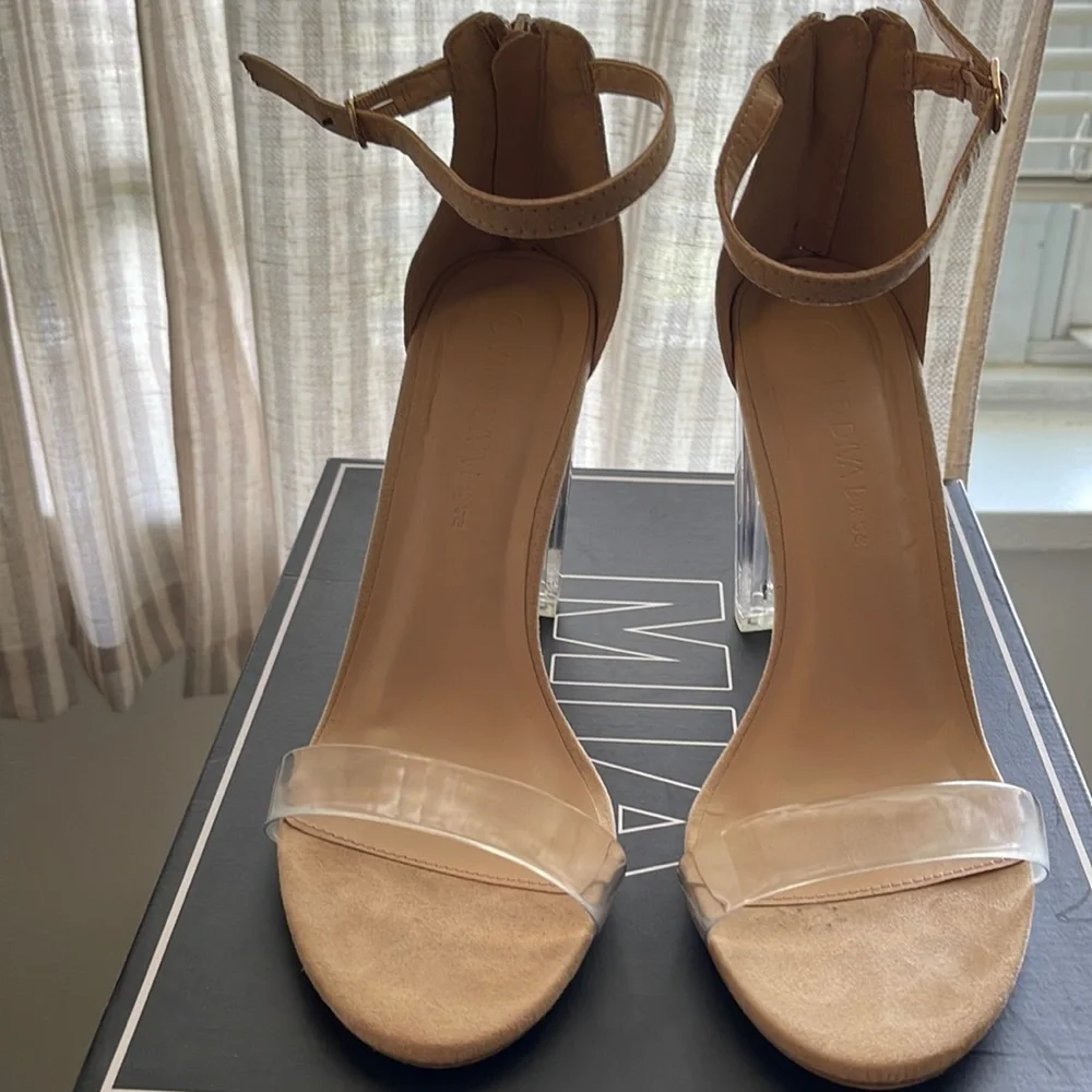 SANDALS! - Picture 1 of 3